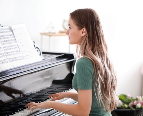 Klavier Schülerin mit Vorbereitungskurs für die Musikhochschule